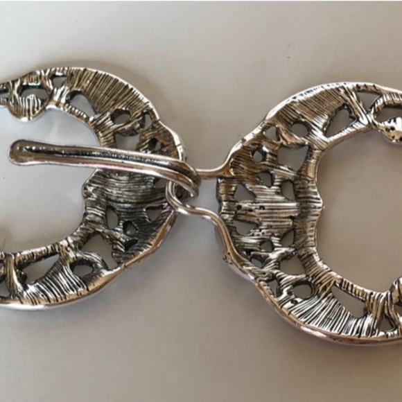 Moon cloak clasp in silver - Picture 3 of 6